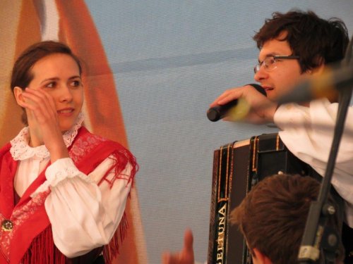 Matej je obiskovalce nagovoril v nemškem jeziku